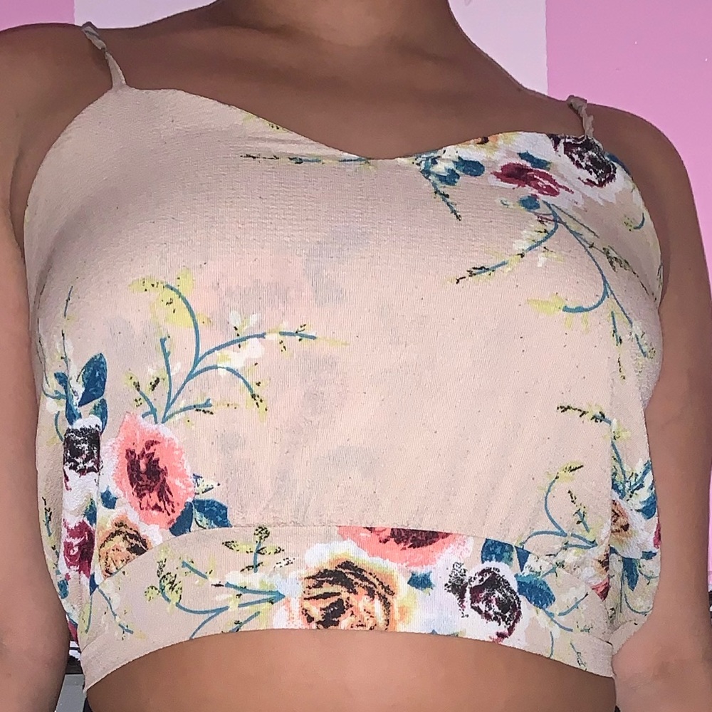 Beautiful light pink crop top (small-medium)